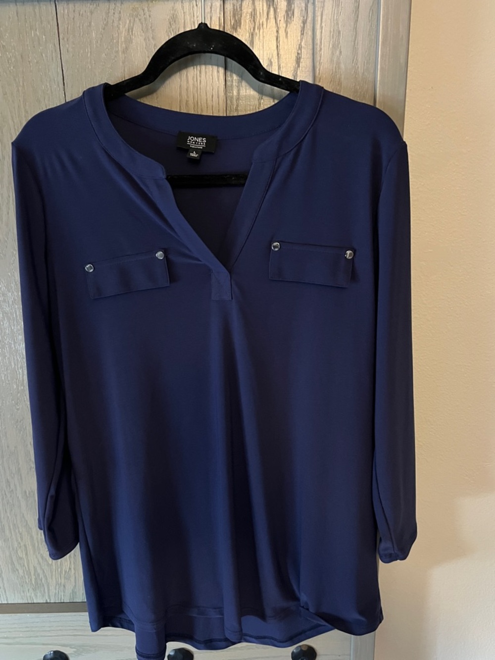 Jones New York Navy Split V-Neck Pullover Top